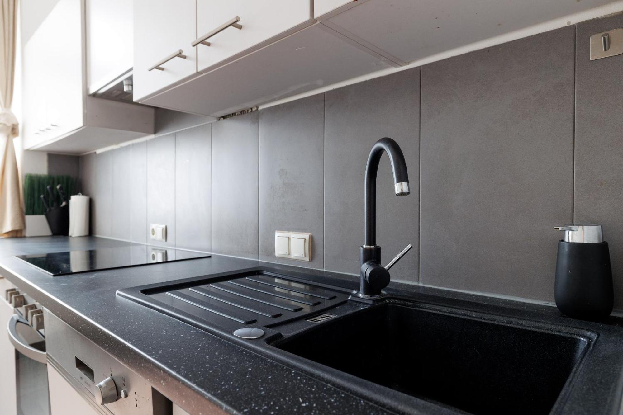 Modern City Apartment In Виена Екстериор снимка