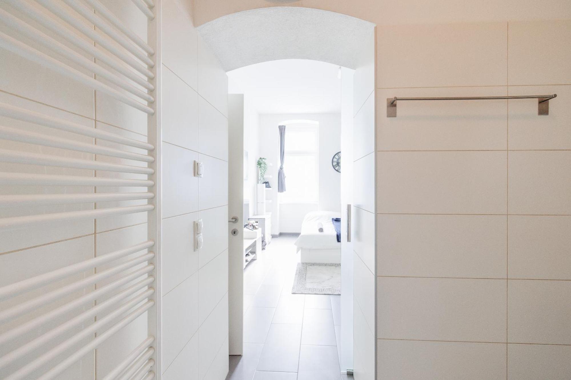 Modern City Apartment In Виена Екстериор снимка