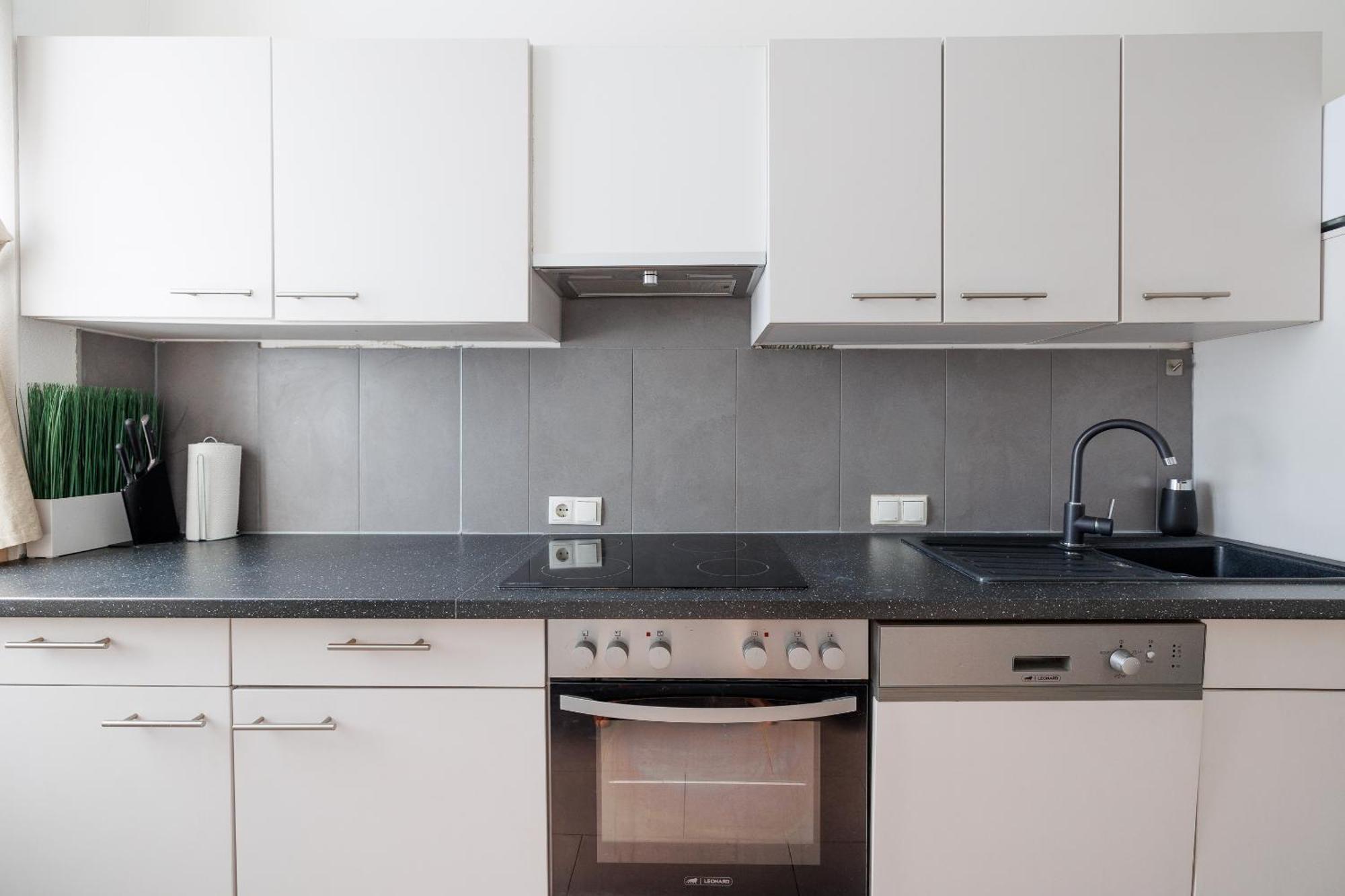 Modern City Apartment In Виена Екстериор снимка